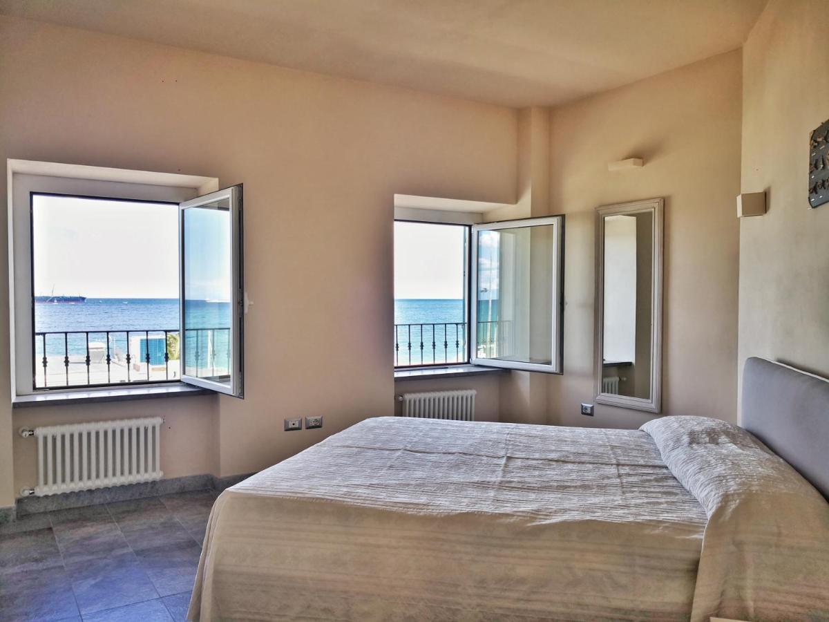 Appartamento Deluxe Con Terrazza Sul Mare Savona Zewnętrze zdjęcie