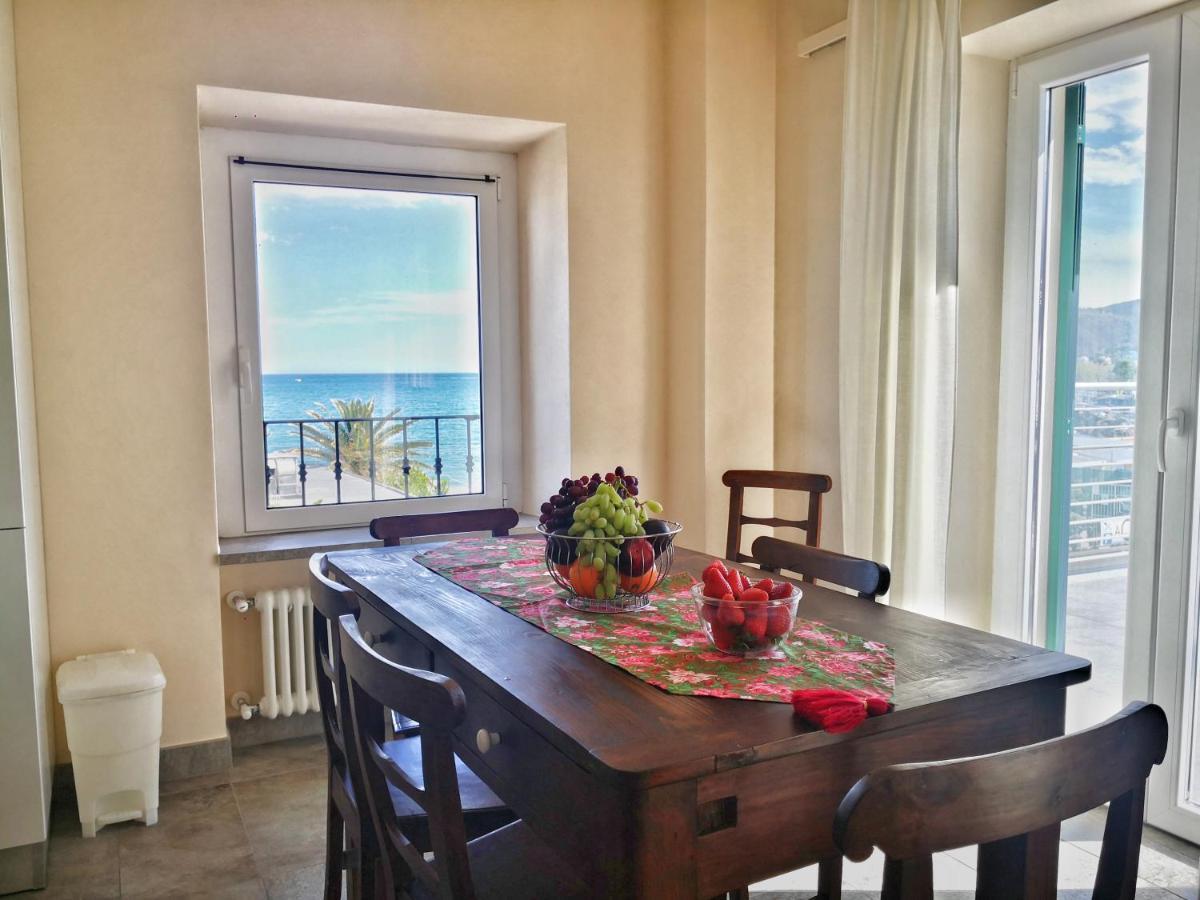 Appartamento Deluxe Con Terrazza Sul Mare Savona Zewnętrze zdjęcie