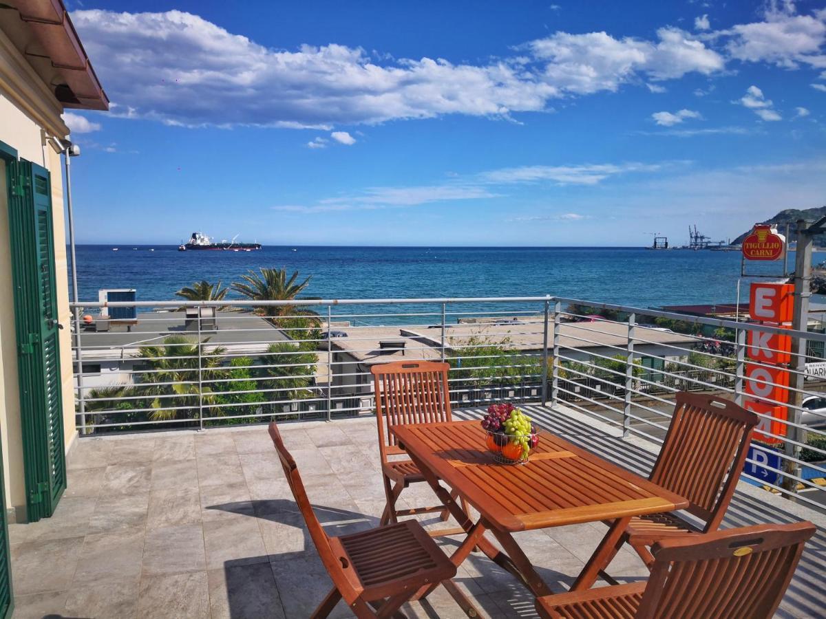 Appartamento Deluxe Con Terrazza Sul Mare Savona Zewnętrze zdjęcie
