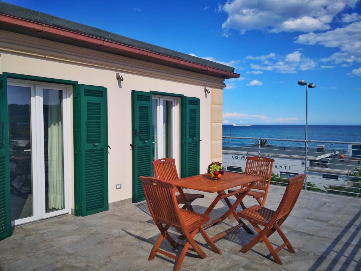 Appartamento Deluxe Con Terrazza Sul Mare Savona Zewnętrze zdjęcie